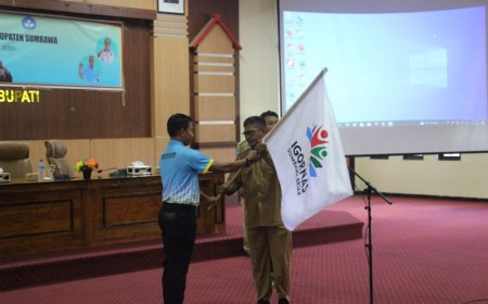 PH Sekda  Mengukuhkan Pengurus ikatan Guru Olahraga Nasional Kabupaten Sumbawa 2023