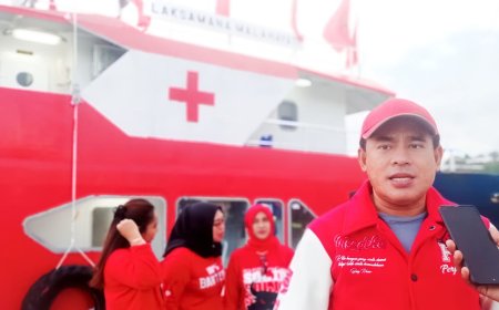 Kapal RS Apung PDIP Laksamana Malahayati Gelar Pengobatan Gratis di Kab. Sumbawa