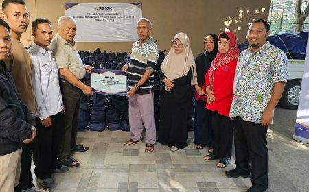 Peduli Warga Miskin,  Rachmat Hidayat Kembali Bagi 1000 Paket Sembako Premiun untuk  Mustahik  se Kota Mataram