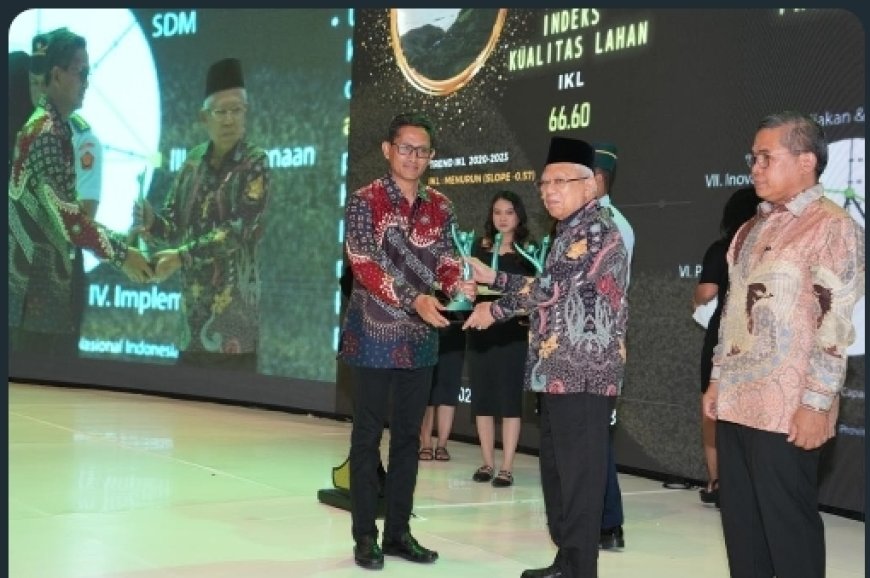 Julmansyah Kadis LHK NTB Raih Penghargaan Green Leadership dari Kementerian LHK