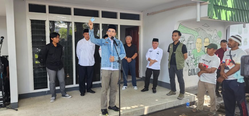 TGB Wakili Prof Mahfud MD bangkitkan Semangat Relawan Gerakan Ganjar Mahfud (GGMU) di Posko Pemenangan Mataram NTB