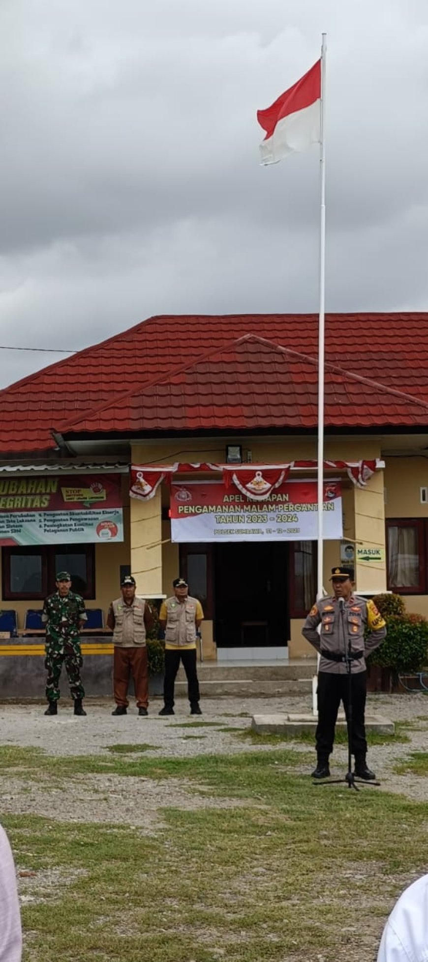 Kapolsek Sumbawa Pimpin Apel Kesiapan Pengamanan Malam Pergantian Tahun