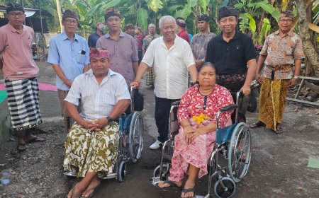 Sambut Tahun 2024 dengan Ceria,  Anggota DPR RI  Rachmat Hidayat bagi 30 RST di  Lombok Timur dan Sumbang Kursi Roda dan bantu 13 Banjar di Mataram