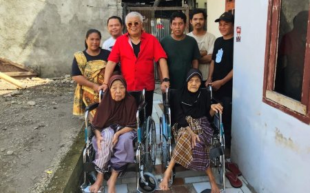 Peringati HUT PDI Perjuangan ke-51, Anggota DPR RI, Rachmat Hidayat Sumbang  Kursi Roda untuk Lansia Kota Mataram.