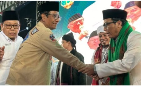 Mahfud MD Dinobatkan Sebagai Guru Bangsa