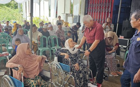 Setelah Lombok Barat, Anggota DPR RI , Rachmat Hidayat Bagi Kursi Roda untuk Disabilitas Lumpuh Layu  dan Lansia Lumpuh di Lombok Tengah.