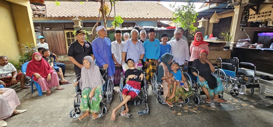 H Rachmat Hidayat Berkunjung ke Tanah Leluhur, Beri Bantuan Kursi Roda untuk Lansia dan Penderita Lumpuh