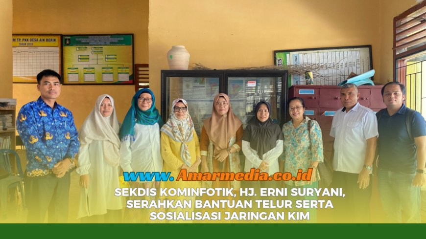 Sekdis Kominfotik, Hj. Erni Suryani, Serahkan Bantuan Telur Serta Sosialisasi Jaringan KIM