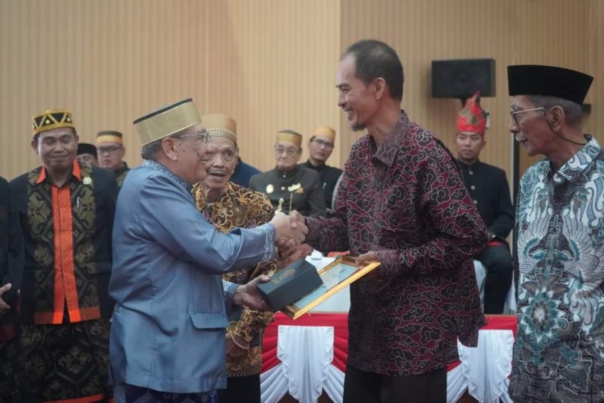 DPRD Gelar Sidang Paripurna Dalam Rangka HUT Kabupaten Sumbawa Ke 65