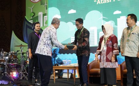 Julmansyah Kadis LHK NTB Wakili Pemprov NTB Terima Penghargaan Pengelolaan Lingkungan Kemen LHK RI