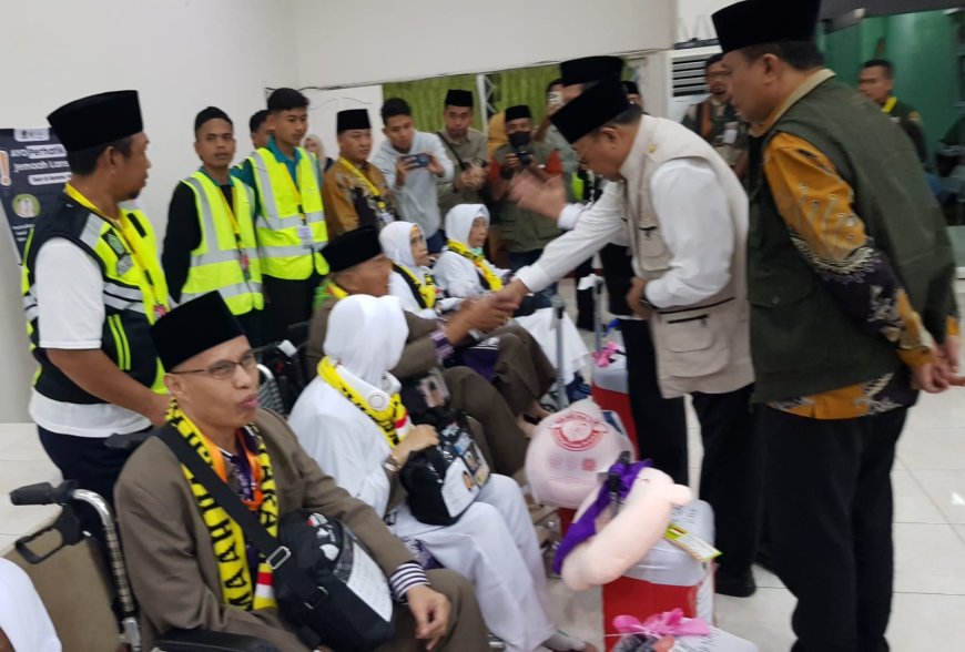 Pj Gubernur NTB Miq Gite lepas Jamaah Haji Kloter 1 NTB