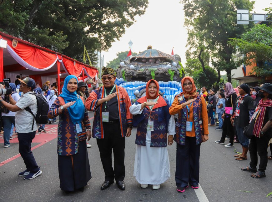 Disaksikan Miq Gita dan Bunda Lale, Mobil Hias NTB Raih Juara Harapan 3 Nasional