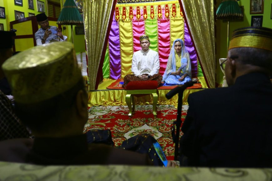 Sultan Muhammad Kaharuddin IV  Satenri Manik kepada Raihan Omar Hasani Priyanto