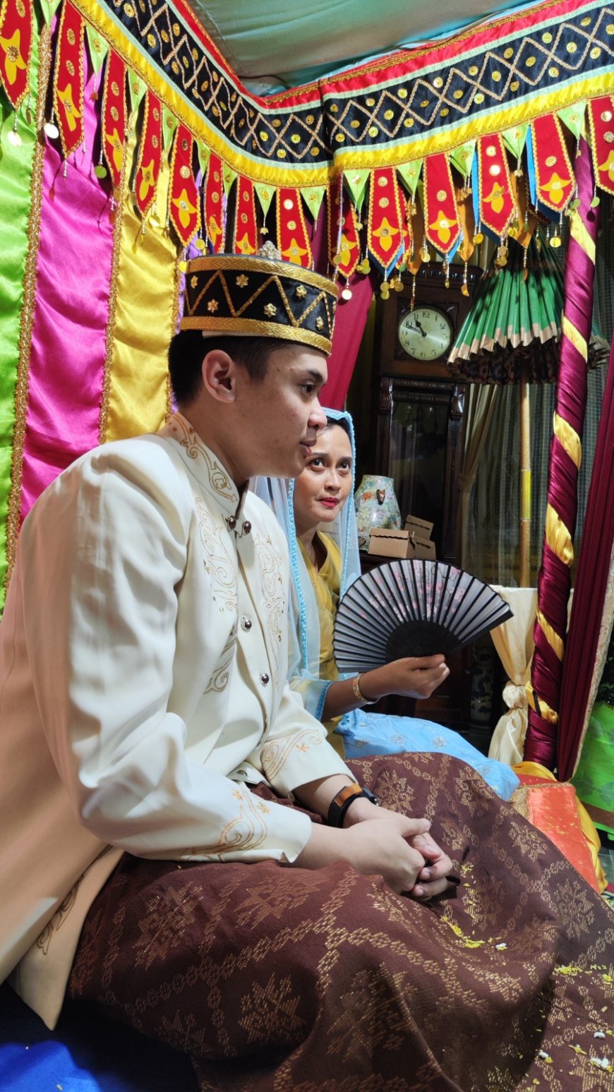 Sultan Muhammad Kaharuddin IV  Satenri Manik kepada Raihan Omar Hasani Priyanto