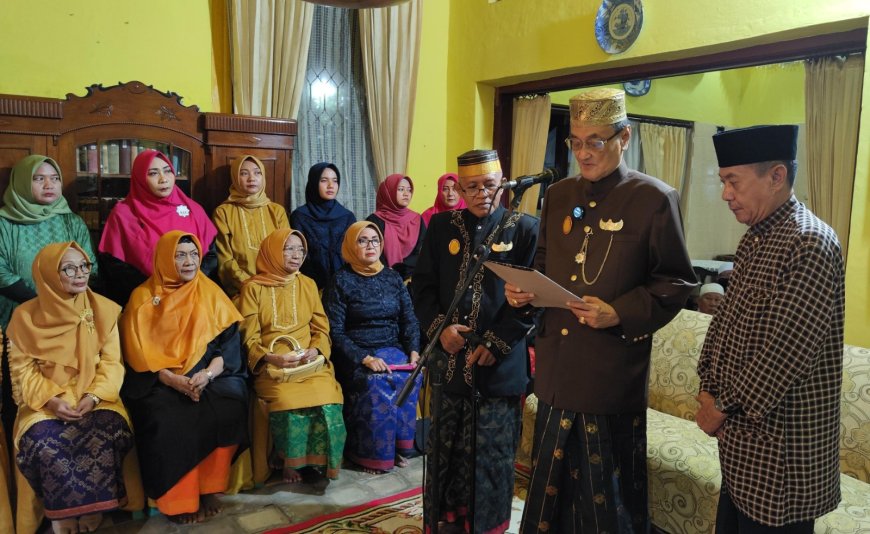 Sultan Muhammad Kaharuddin IV  Satenri Manik kepada Raihan Omar Hasani Priyanto