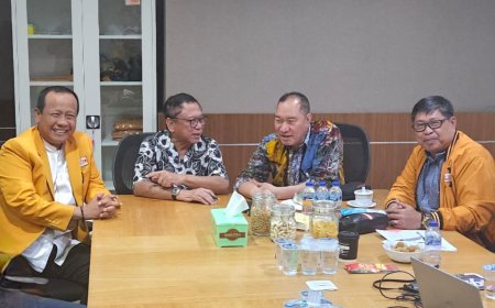 Ketua Umum Hanura Menyerahkan Rekomendasi kepada HMS