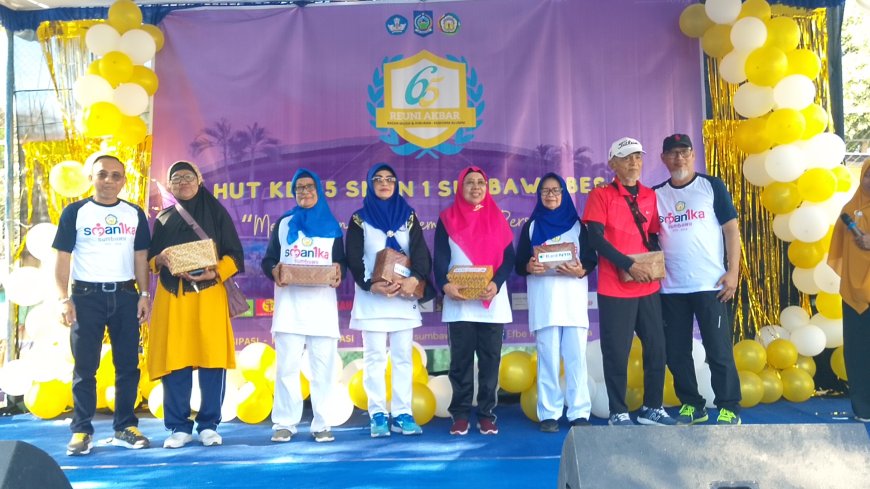 Semarak HUT ke-65 SMANIKA Sumbawa Besar. Hadirkan Alumni lintas Generasi