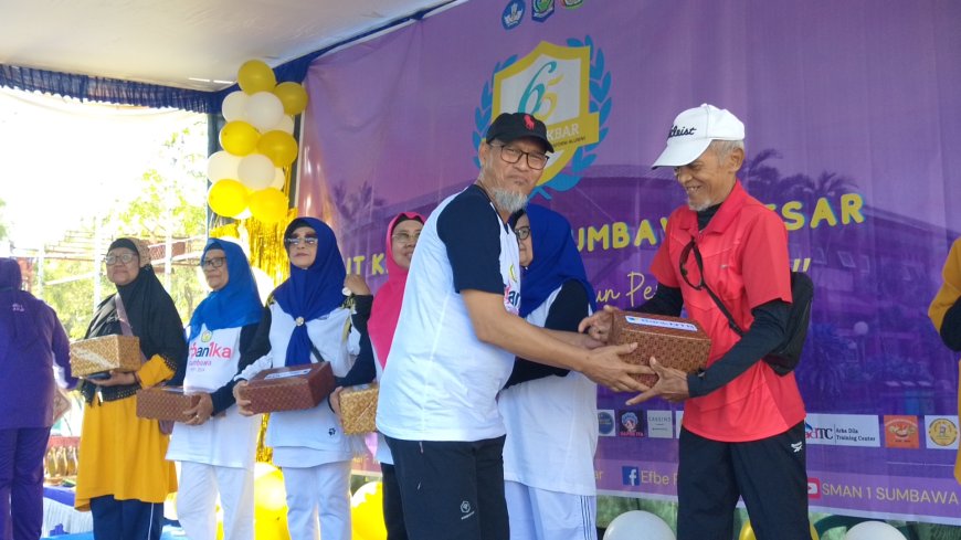 Semarak HUT ke-65 SMANIKA Sumbawa Besar. Hadirkan Alumni lintas Generasi