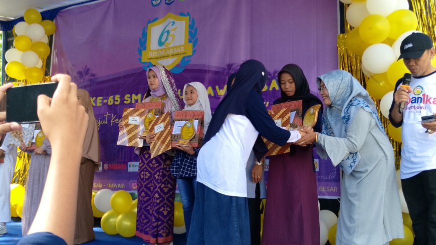 Semarak HUT ke-65 SMANIKA Sumbawa Besar. Hadirkan Alumni lintas Generasi
