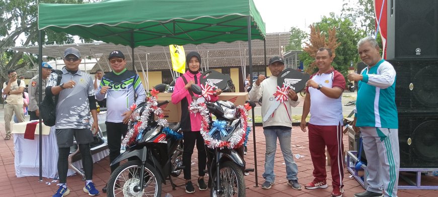 HUT Bhayangkara ke 78 di Sumbawa Semarak. Silvia dan Andi Azhar Raih Hadiah Utama Sepeda Motor