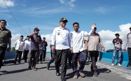 Pj Gubernur NTB Tinjau Bendungan Pandan Duri, Ziarah Makam Pahlawan Nasional Hingga  Kobarkan Semangat Belajar Santri