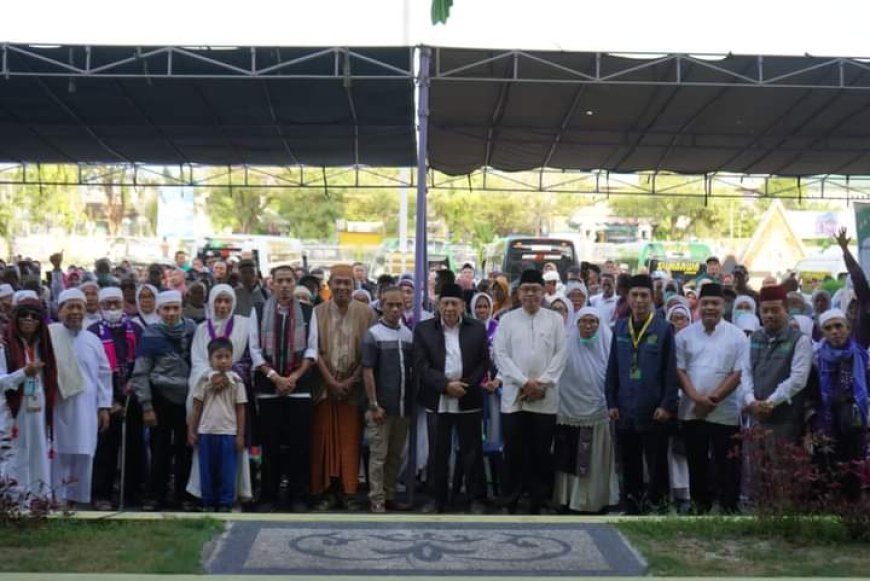 Bupati Sumbawa Sambut Kepulangan 207 Jamaah Haji