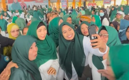 Rohmi-Firin Kukuhkan Relawan di Lobar, Komitmen Wujudkan Kesejahteraan Dengan Membangun Dari Desa