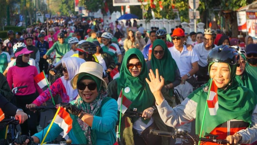 Ribuan Warga Olahraga Pagi Bersama Ummi Rohmi di Mataram Doakan Ummi Menang Jadi Gubernur