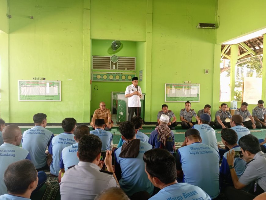 Berkunjung ke Warga Binaan, Bupati Sumbawa Komitmen Bantu Renovasi Masjid di Lapas