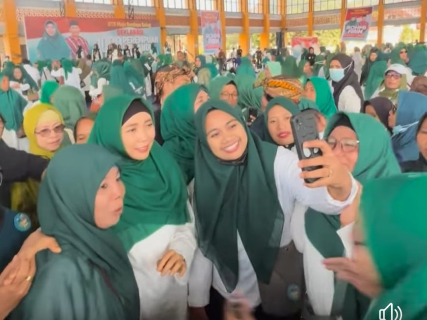 Rohmi-Firin Kukuhkan Relawan di Lobar, Komitmen Wujudkan Kesejahteraan Dengan Membangun Dari Desa