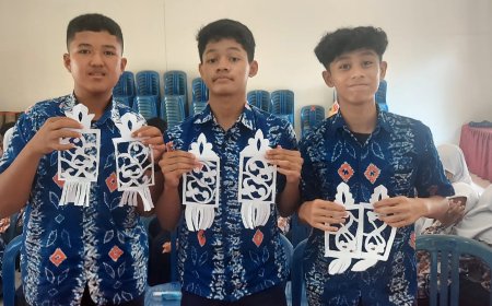 Siswa  Siswi Banjarmasin Antusias Belajar Seni Kelingking dan Ragam Hias Sumbawa