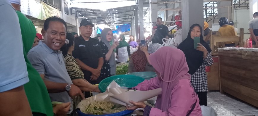 Sapa Warga Sumbawa di Pasar Seketeng. Para Pedagang Doakan Firin Jadi Wakil Gubernur