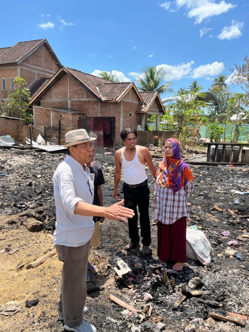 BAZNAS Kabupaten Sumbawa Salurkan Bantuan kepada 2 Kepala Keluarga Korban Kebakaran di Desa Moyo Mekar
