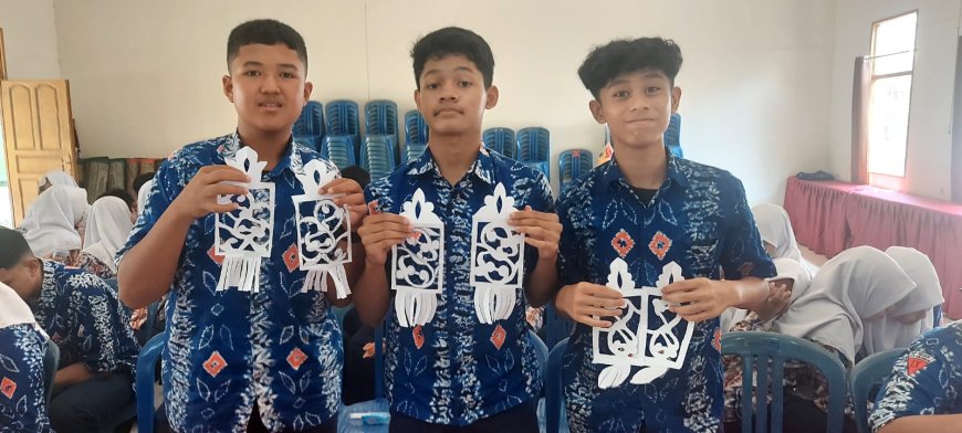 Siswa  Siswi Banjarmasin Antusias Belajar Seni Kelingking dan Ragam Hias Sumbawa