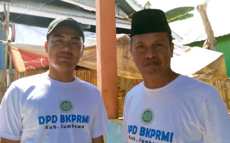 Lestarikan Lingkungan, BKPRMI Kabupaten Sumbawa Turut Serta Menanam Mangrove di Pulau Bungin