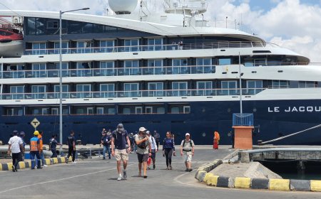 Sumbawa Gemparkan Dunia Pariwisata: Kapal Pesiar Mewah Berlabuh, Wisatawan Kepincut Eksotisme