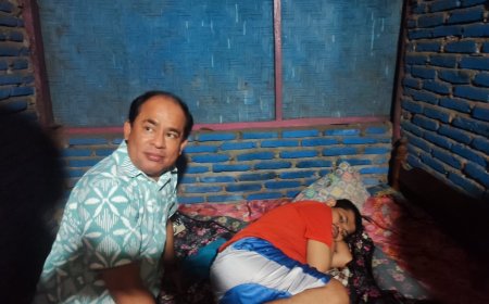 Jenguk Warga Sakit Lumpuh, Rafiq-Sahril Bantu Kursi Roda