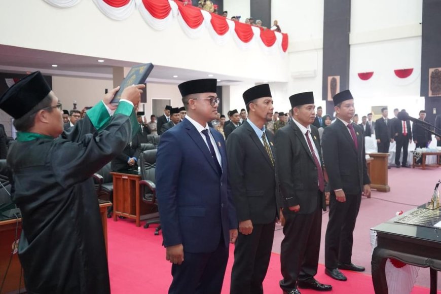 Pimpinan DPRD Kabupaten Sumbawa Dilantik.  Nanang Nasiruddin SAP.M.M.Inov Ketua DPRD