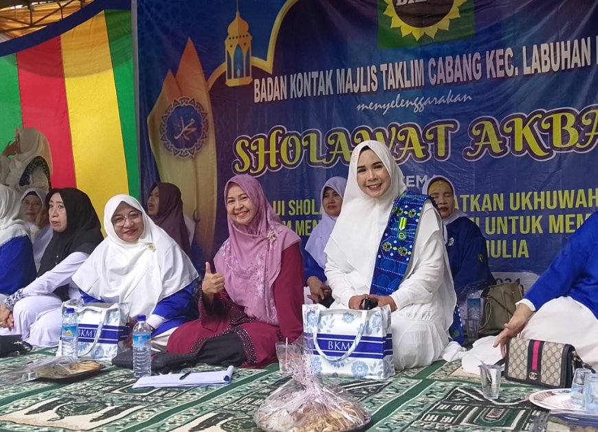 Anggota DPRD Sri Wahyuni Berikan Apresiasi Acara Shalawat Akbar di Labuhan Badas