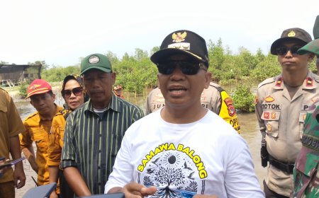 PJs Bupati Sumbawa Dr.Najamuddin Amy Pimpinan Penanaman Mangrove di Desa Pulau Kaung  - Buer