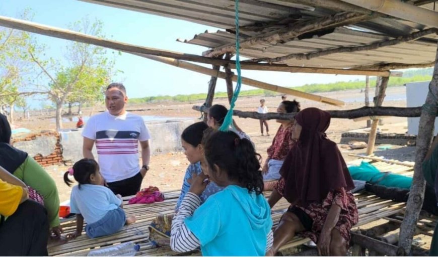 Anggota DPRD Alen Taryadi  Kunjungi Warga Korban Angin Puting Beliung di Labuhan Bajo