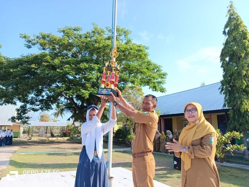 Anggota  DPRD H Jabir Ucapkan Selamat Kepada Tim Voli SMPN 1 Moyo Utara Juara 1 Gregorius Cup 2024