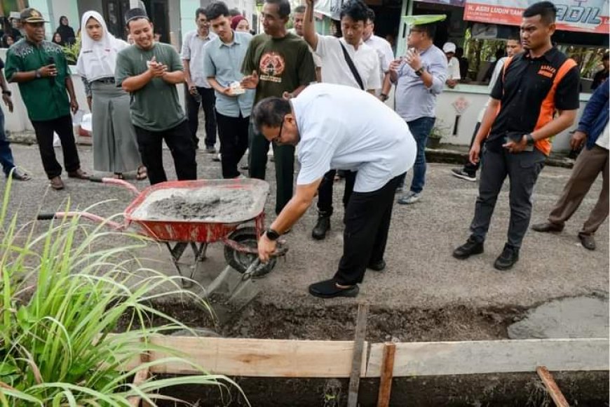Respon Cepat ADIL Tanggapi Keluhan Masyarakat, Bahu Jalan Amri Tambunan Langsung di Cor