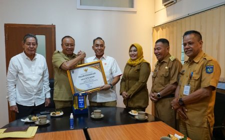 Sekda NTB Raih Piagam Penghargaan "Pembina Olahraga NTB"