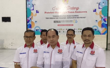 Ketua KONI Abdul Rafiq, Ucapkan Selamat kepada Ademudhita Noorsyamsu sebagai Ketua E-Sport Sumbawa