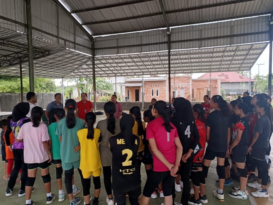 Monev ke PBVSI, Ketua KONI Sumbawa Kagum dengan Regenerasi Calon Atlet Voli