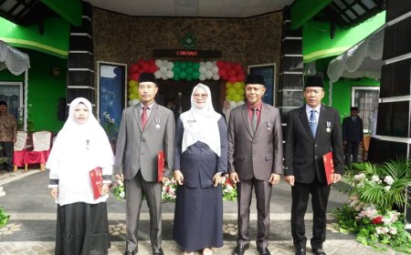 Upacara Bendera HAB Kemenag ke 79 Kabupaten Sumbawa  Meriah,  Apresiasi Ditujukan pada ASN Berdedikasi