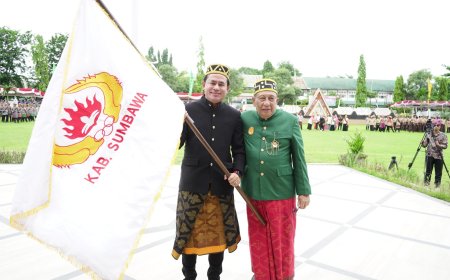 Diperingatan HUT Kabupaten Sumbawa, Bupati dan Ketua KONI Lakukan Kick Off Porkab 2025