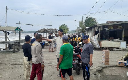 Sekretaris Komisi II Tinjau Dampak Banjir Rob Pantai Jempol, Minta Pemda Lakukan Pembenahan Kerusakan