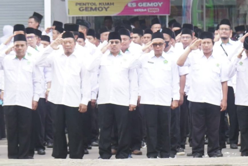 Upacara Bendera HAB Kemenag ke 79 Kabupaten Sumbawa  Meriah,  Apresiasi Ditujukan pada ASN Berdedikasi